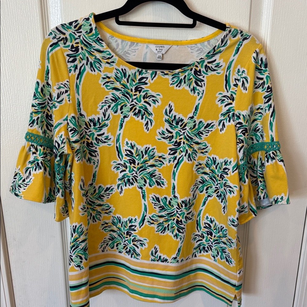 Crown & Ivy Tropical Blouse Petite Medium Yellow Floral Vacation Top NWOT